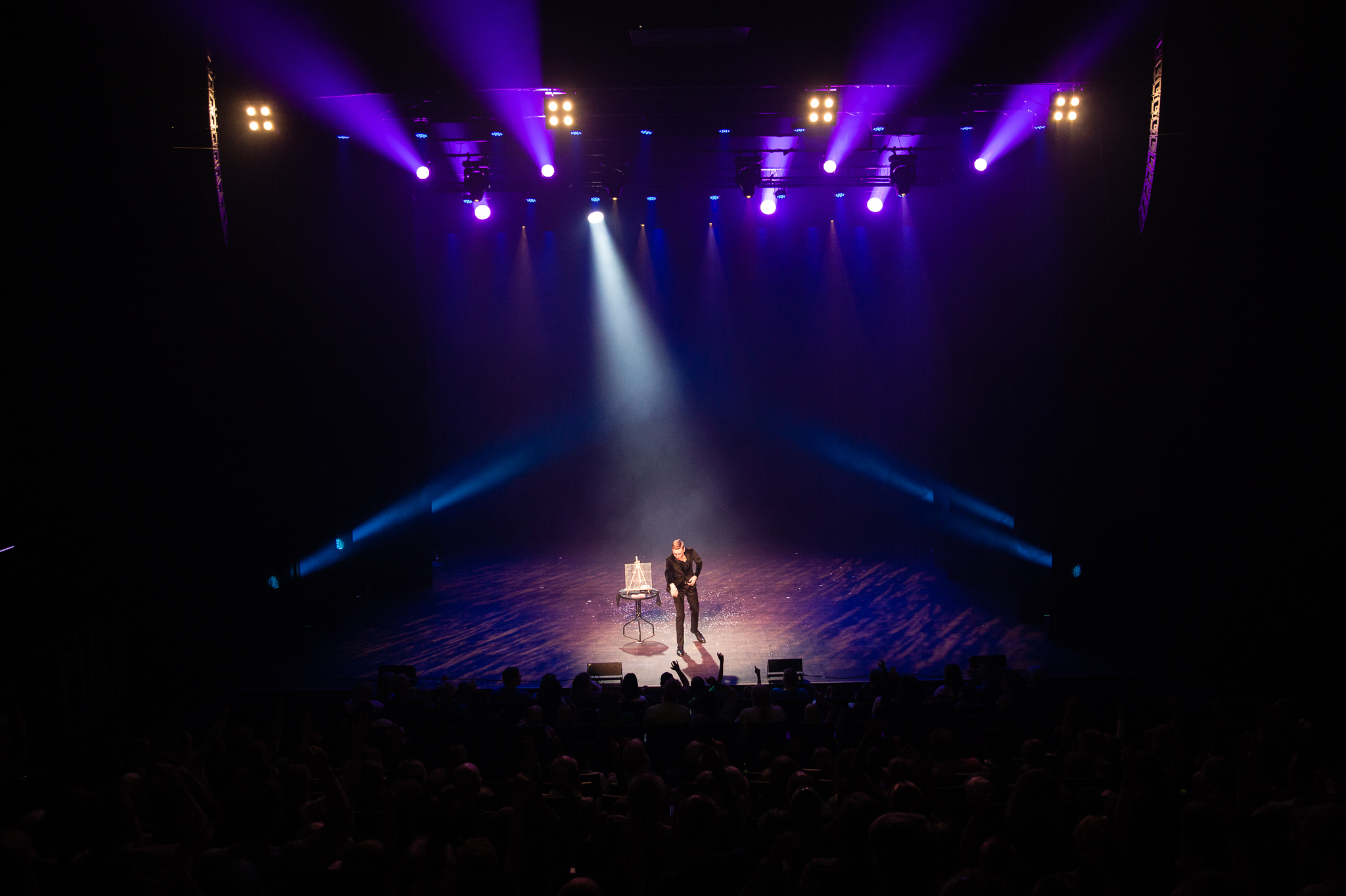 Mikkel on stage